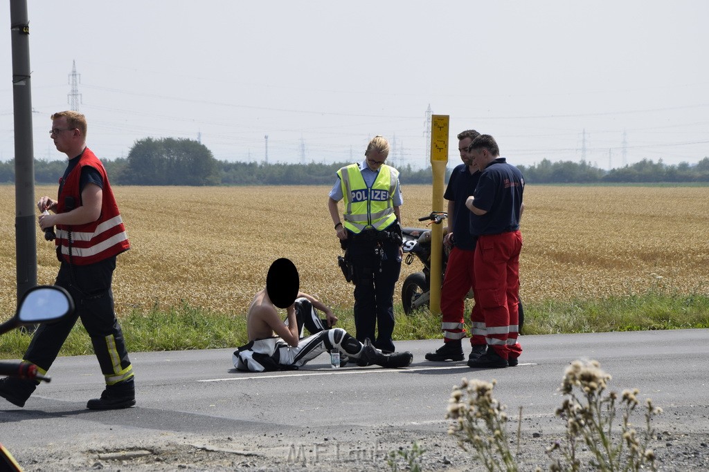 Schwerer Krad Pkw Unfall Koeln Porz Libur Liburer Landstr (Krad Fahrer nach Tagen verstorben) P007.JPG - Miklos Laubert